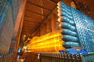świątynia wat pho to jeden z największych i najstarszych obiektów sakralnych w bangkoku.