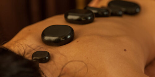 tajski-masaz-cieplymi-kamieniami