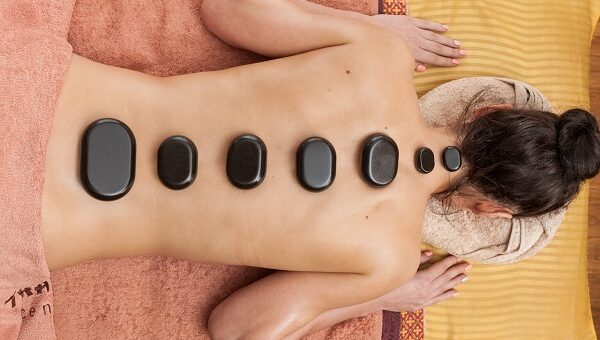 tajski-masaz-cieplymi-kamieniami