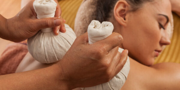 Thai-Herbal-Stamps massage